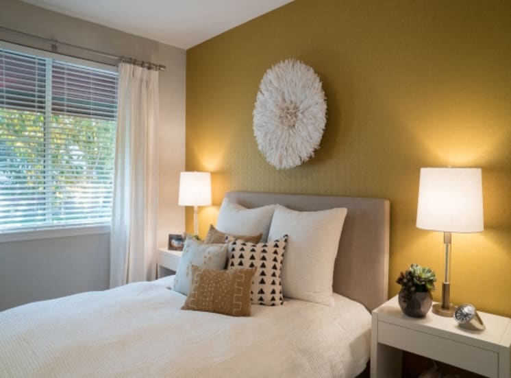Window blinds in bedroom at Amerige Pointe Apartments, Fullerton, CA, 92833